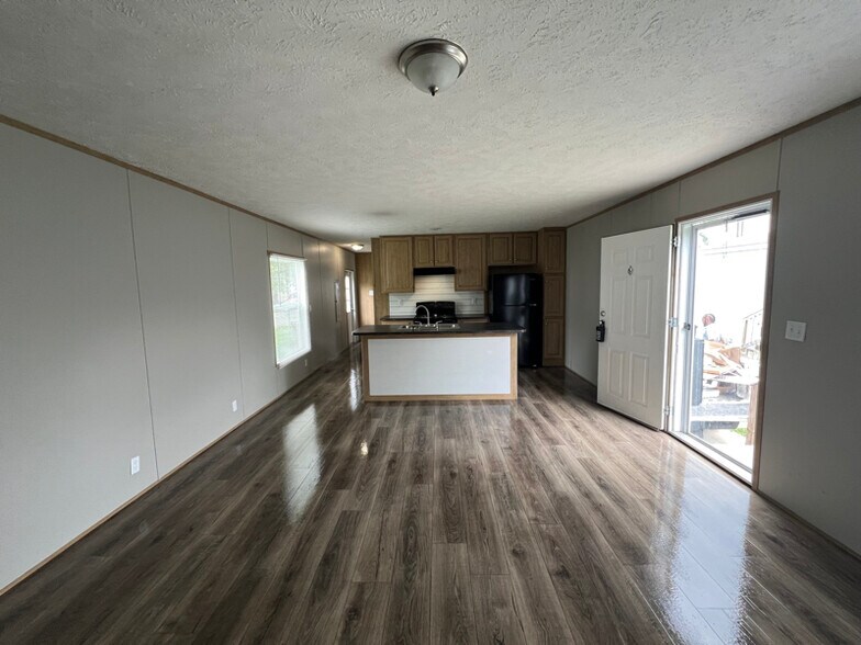 Building Photo - 207 Peach St
