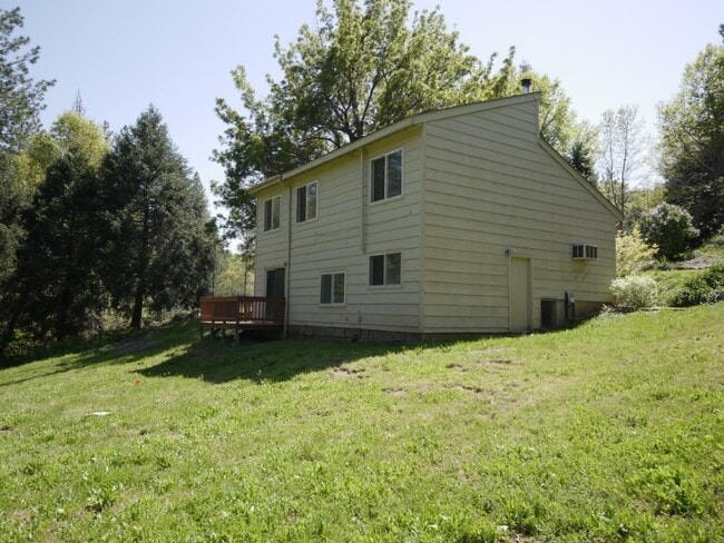 Primary Photo - 99 Parsons Ln