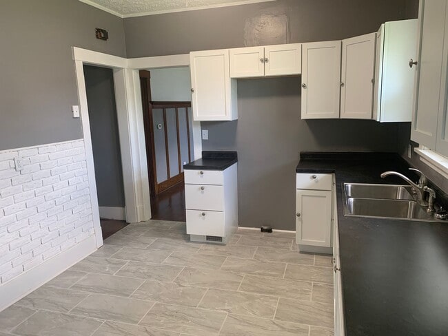 Building Photo - Spacious Updated Minne Lusa 3BR with Lots ...
