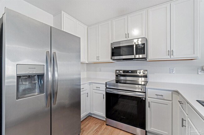 Building Photo - 4635 Carlstrom Ln