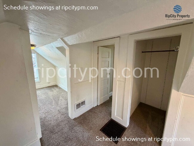 Building Photo - 1728 SE Clatsop St