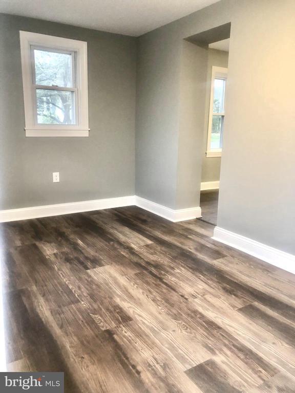 Building Photo - 102 S Whissen St