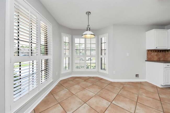 Building Photo - 12407 Meadow Ridge Dr