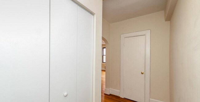 Building Photo - Dashing Dupont Circle 1 Bedroom Apt with skylights and building roof deck.