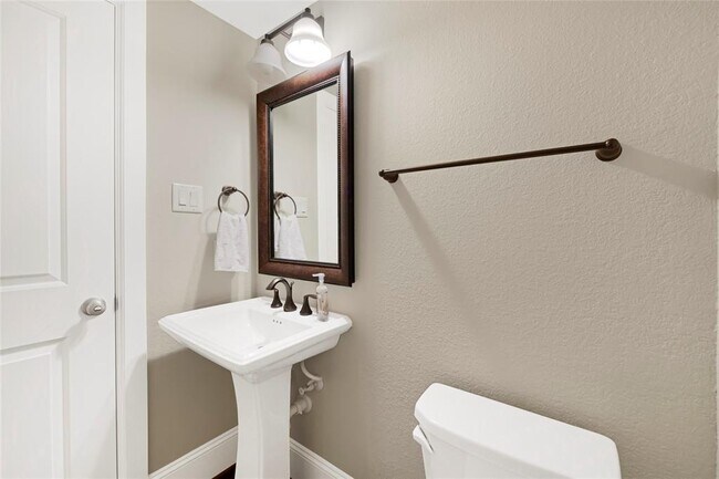 Building Photo - 1211 Edwinstowe Trl