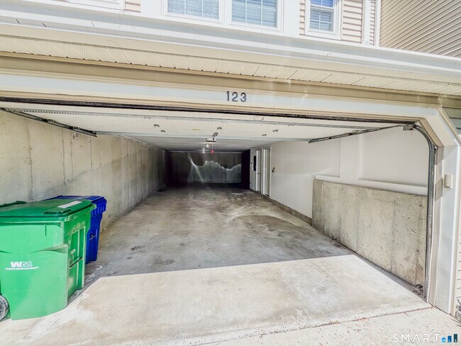 Building Photo - 123 Governor Trumbull Way