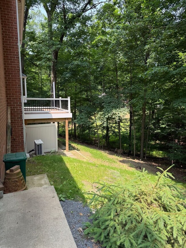 Building Photo - 1531 E Strohm Dr