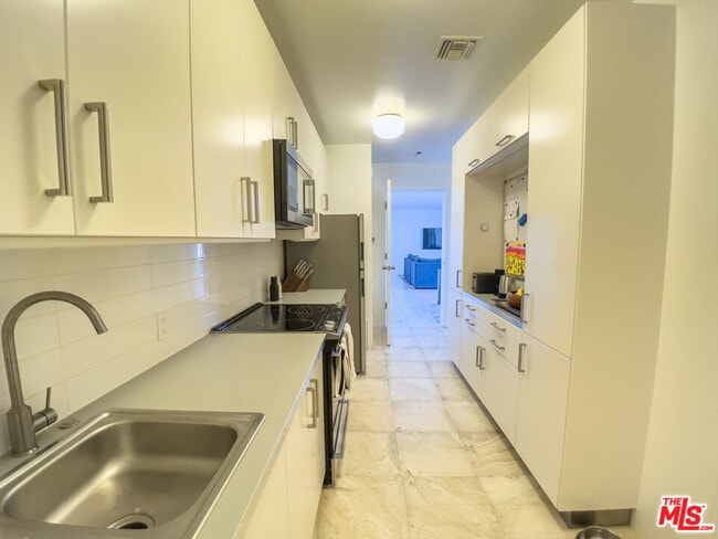 Building Photo - 29282 Circle Dr