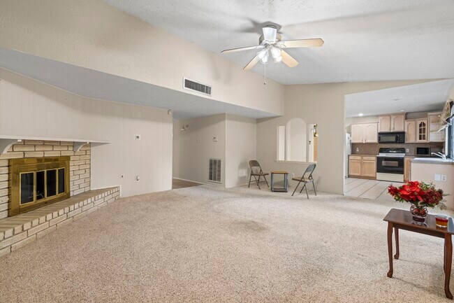 Building Photo - 2126 Turtle Creek Dr