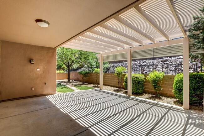 Building Photo - Beautiful home near Willow Lake!