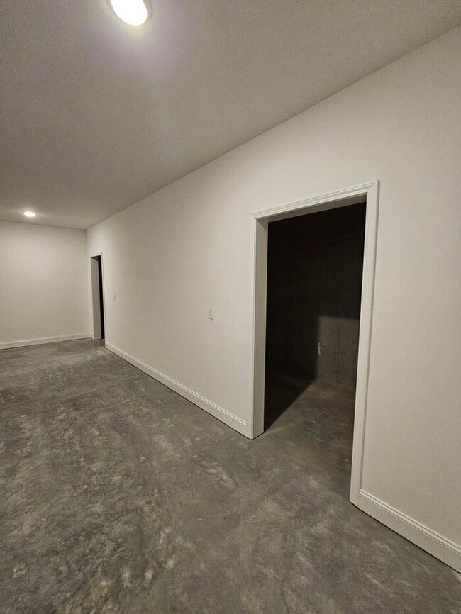 Building Photo - Modern Home in Karns – Washer & Dryer Incl...
