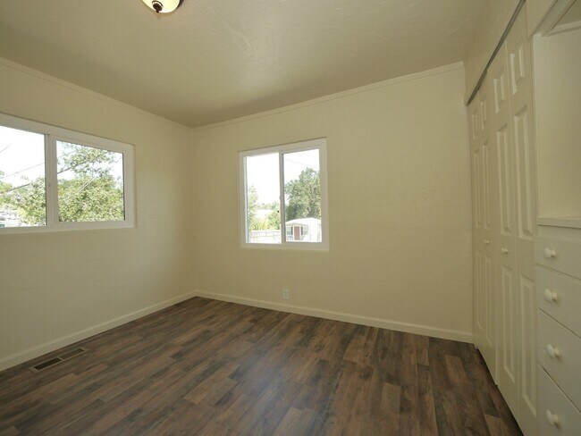 Building Photo - 606 Mountain Ranch Rd