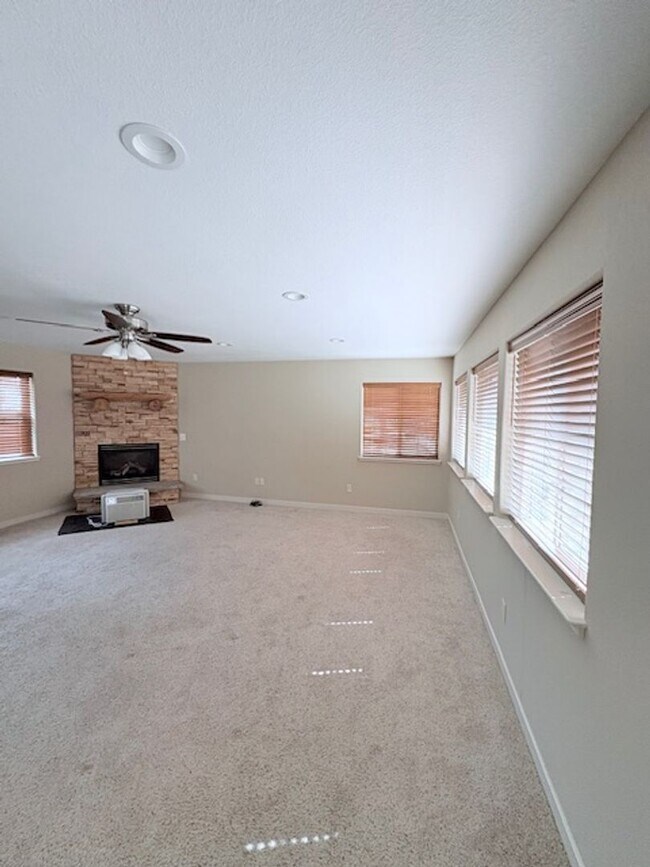 Building Photo - Stunning 3-Bedroom, 2-Bath Home with Lake Views!