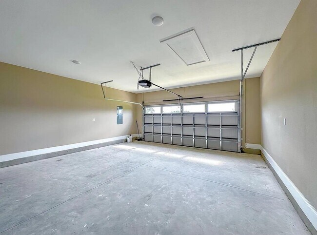 Building Photo - 94 Springdale Dr