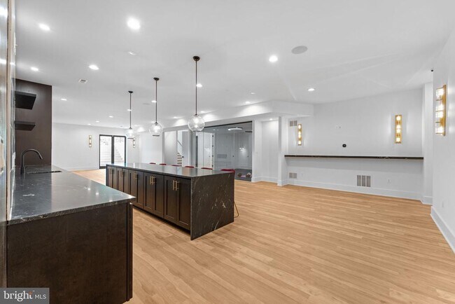 Building Photo - 608 Walker Rd