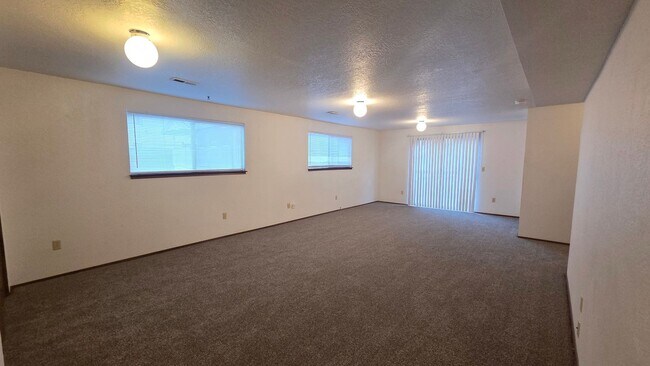 Building Photo - 2012 Vernon Rd