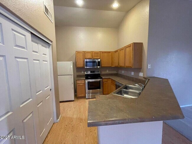Building Photo - 13842 W Bola Dr
