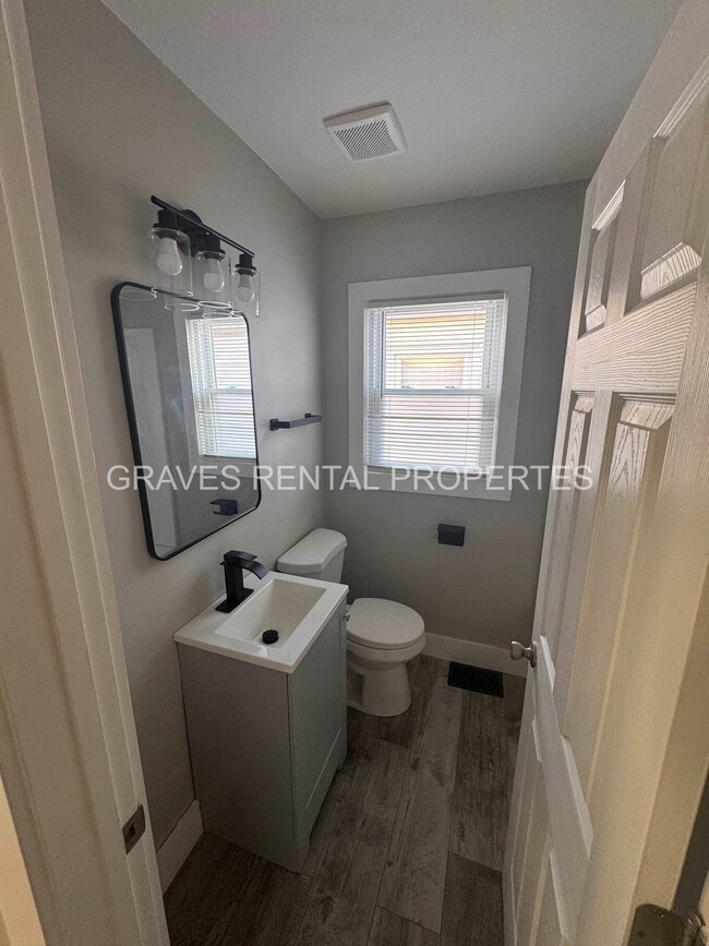 Building Photo - 1102 Oleanda Ave