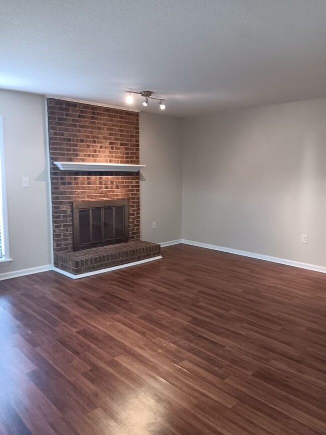 Primary Photo - Lower Level Condo 20 mins from Uptown