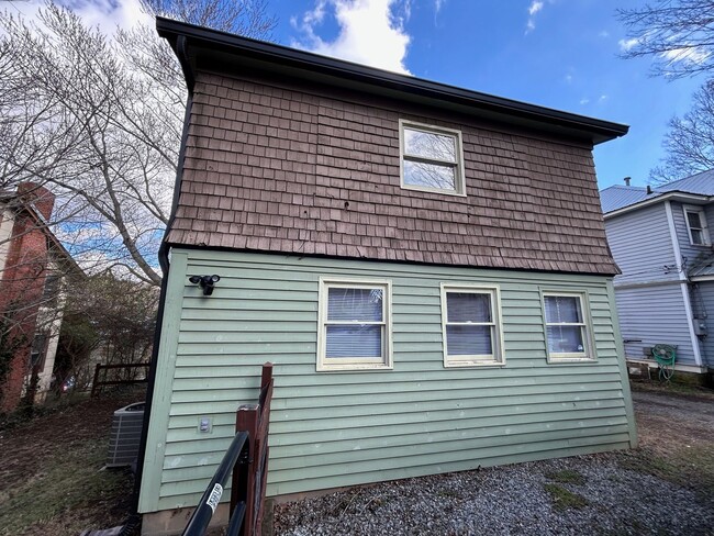 Building Photo - Central - Beautiful 1920's Two Story Home!