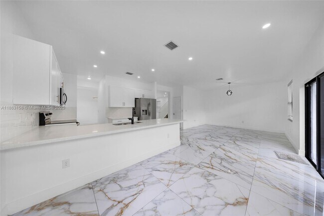 Building Photo - 268 NE 210th Way
