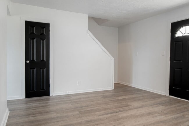 Building Photo - 3BR apartment in Scenic Hills Homes in Mid...