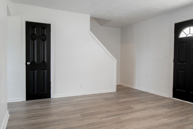 Building Photo - Looking for a 3-Bedroom townhome in Midlan...