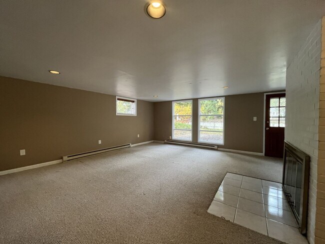 Building Photo - Beautiful 3-Bedroom Home with Remodeled Kitchen, Dual Living Spaces & Spacious Backyard