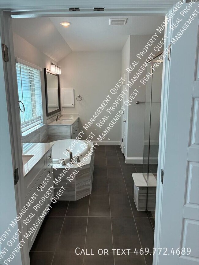 Building Photo - 1862 Silver Birch Rd