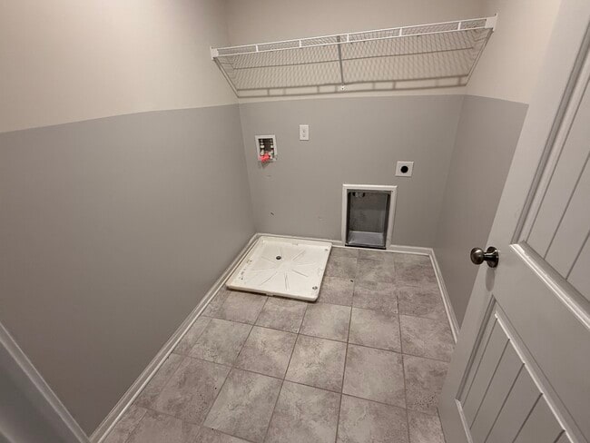 Building Photo - 2136 Postings Pt