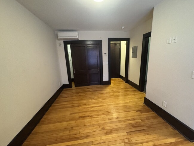 Building Photo - 706 S 9th St