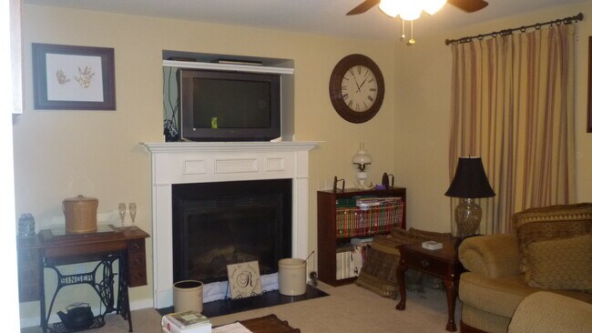 Building Photo - 5633 Lake Sharon Dr