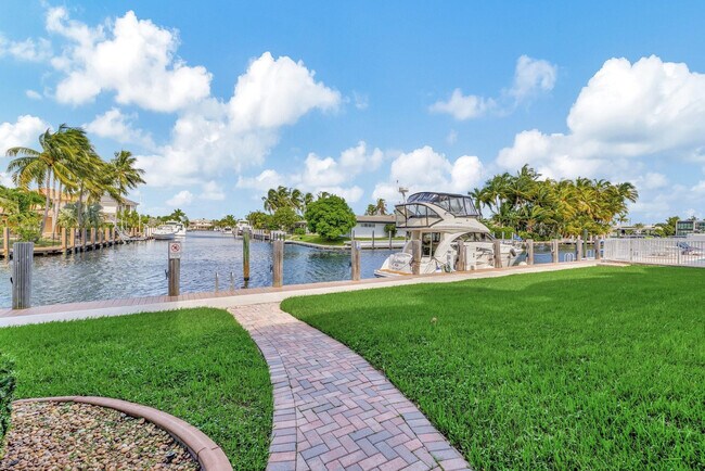 Building Photo - 3121 NE 51st St