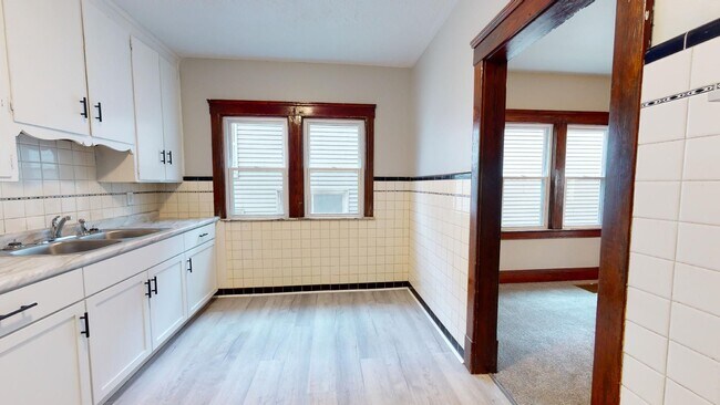 Building Photo - 3210 W 98th St