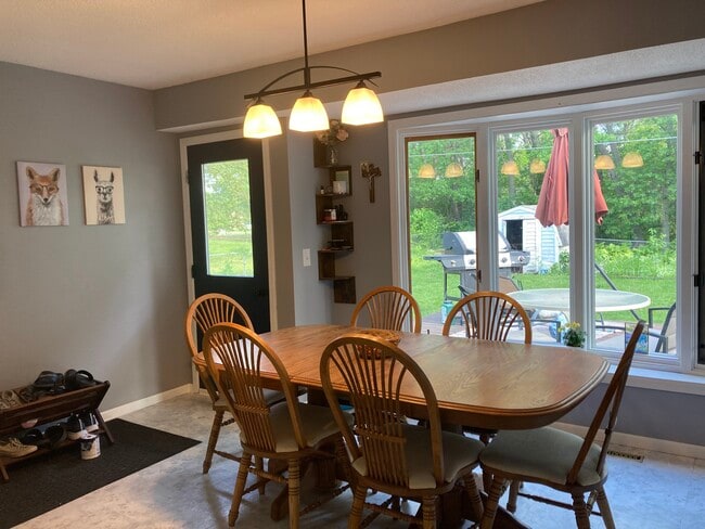 dining area - 620 114th Ln NE