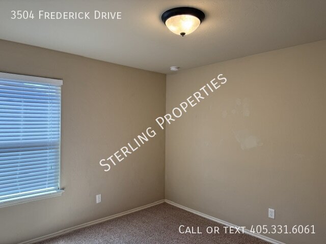 Building Photo - 3504 Frederick Dr