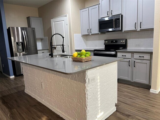 Building Photo - 104 Granville Ct