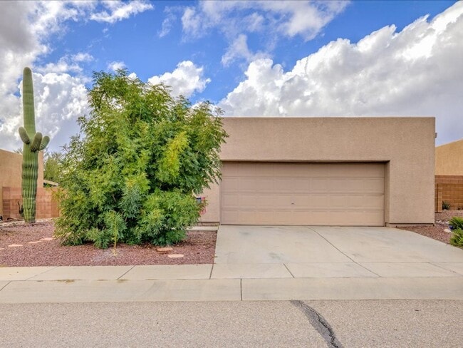 Building Photo - Beautiful 3 Bedroom Home with Office & Des...