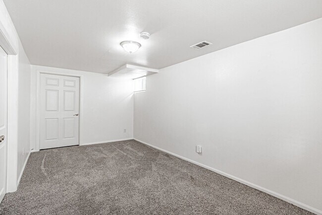 Building Photo - Spacious 3BD, 2BA Lakewood Half-Duplex wit...