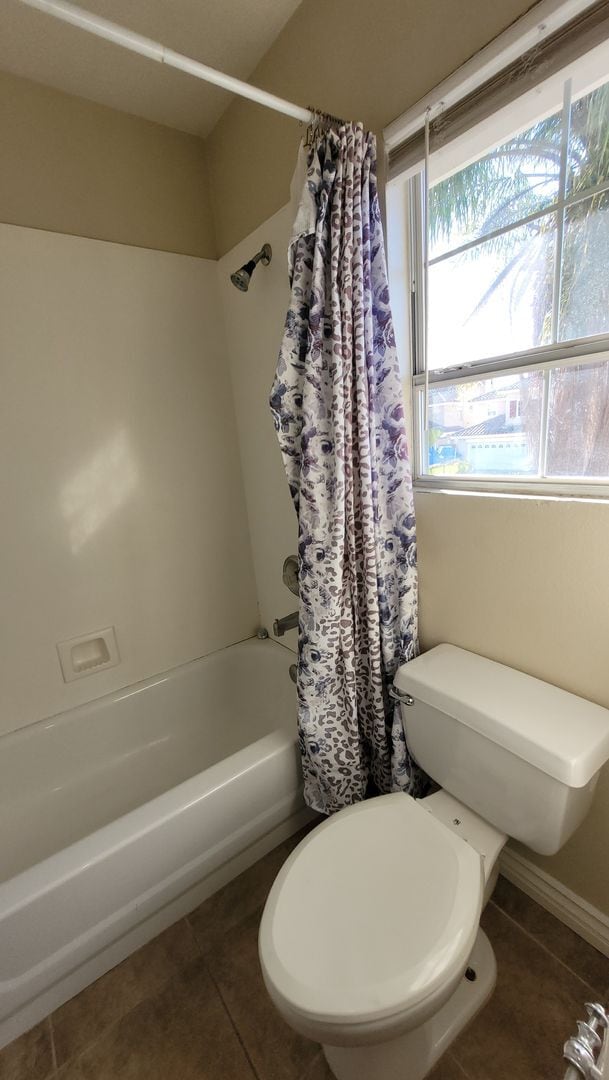 Building Photo - Beautiful Home in Quiet Neighborhood.