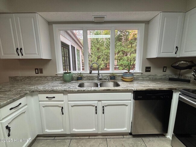 Building Photo - 140 Westchester Cir
