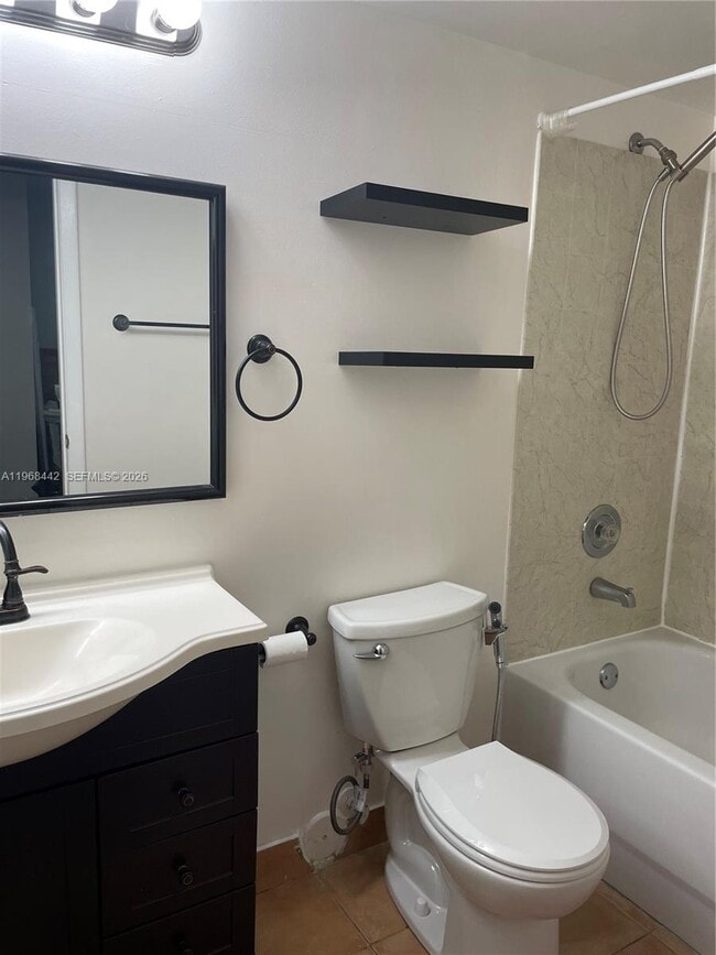 Building Photo - 570 S Park Rd