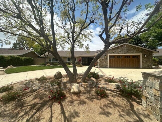 Building Photo - 1695 Berkshire Dr