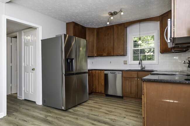 Building Photo - Spacious 3BR/2.5BA with Fenced Yard & Attached Garage in Piedmont $1,850/mo rent