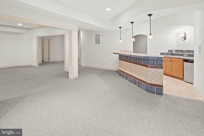 Building Photo - 6251 Linway Terrace