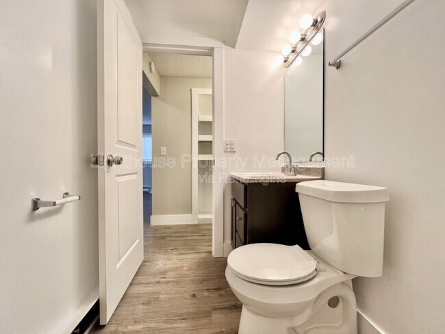 Building Photo - 1490 Carmil Dr