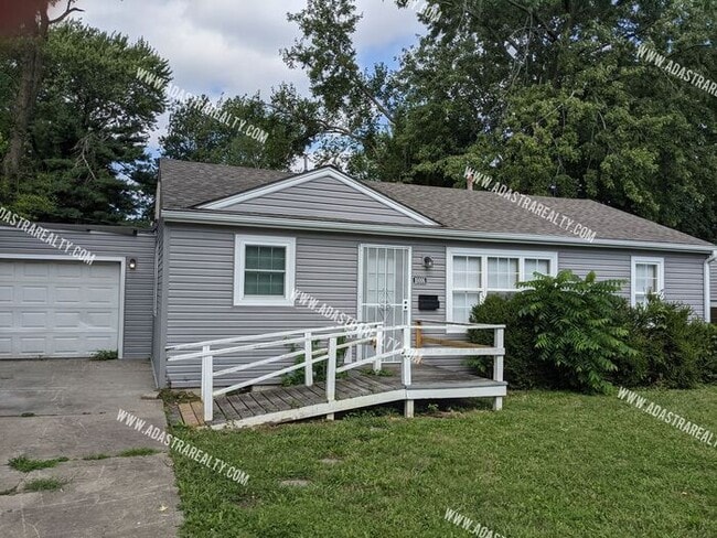 Primary Photo - Updated South KCMO Home-Available NOW!!