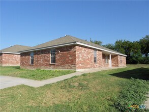 Building Photo - 1001 N Hackberry St