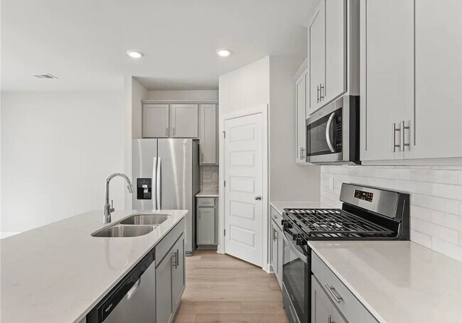 Building Photo - Brand New 3/2.5 Move In Ready Now!