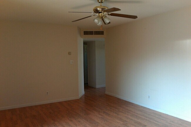 Building Photo - Lovely 3 Bedroom 1.5 Bath in Clovis